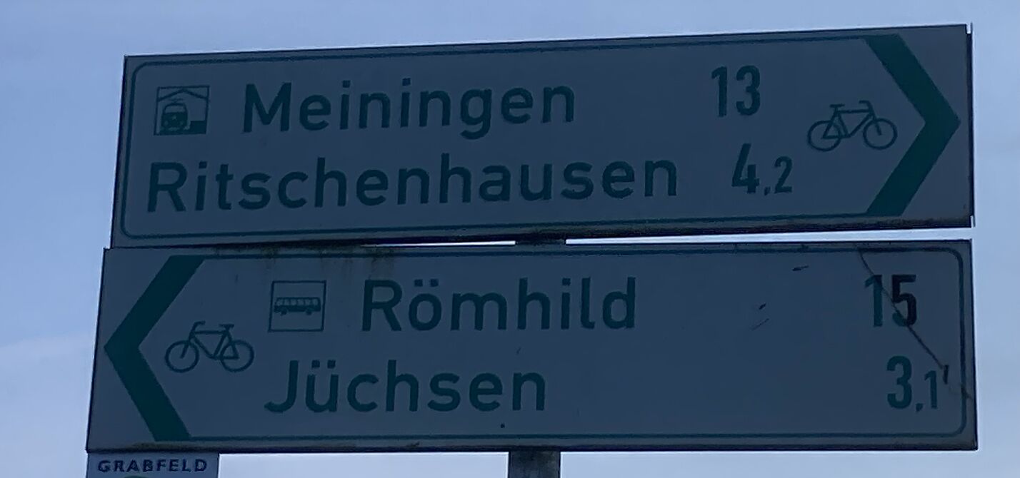Wegweiser Neubrunn Richtung Jüchsen und Meiningen auf der Grabfeld Radroute