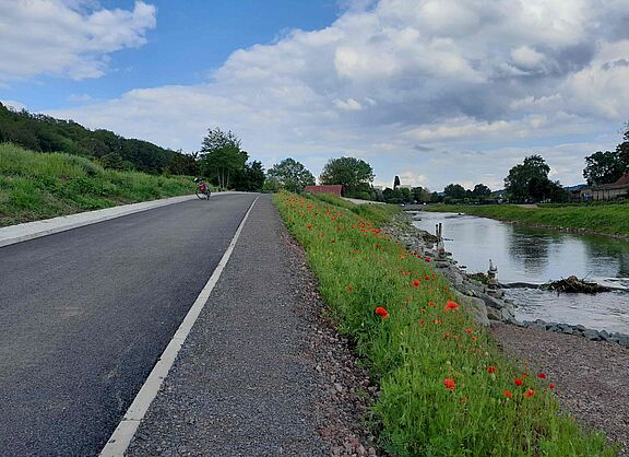 Der Weg an der Hörsel ist durchgehend asphaltiert.