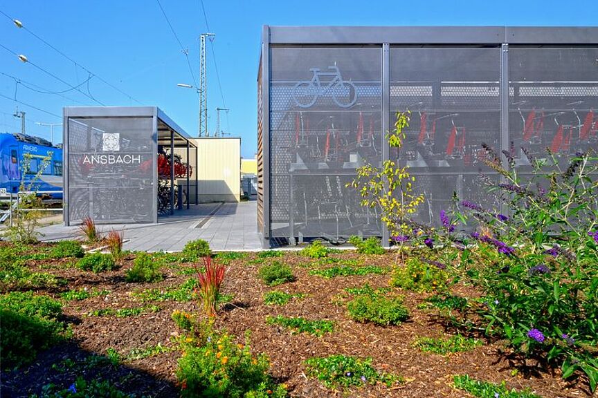 Bahnhof des Jahres 2026: Ansbach Blick auf Fahrradabstellanlagen am Bahnhof Ansbach